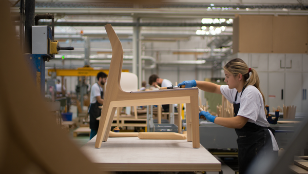 Cu ce se curăță tapițeria scaunelor?